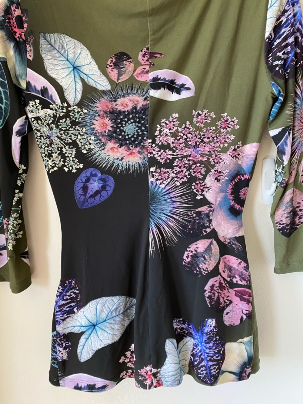 Roberto Cavalli Three quarter-Sleeve Floral Jungle Print Top - Picture 5 of 13